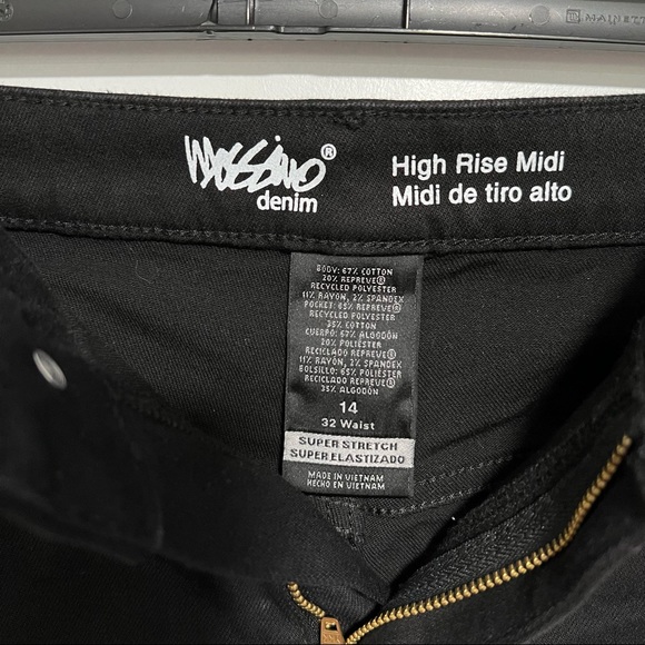 Black denim shorts - Picture 3 of 3